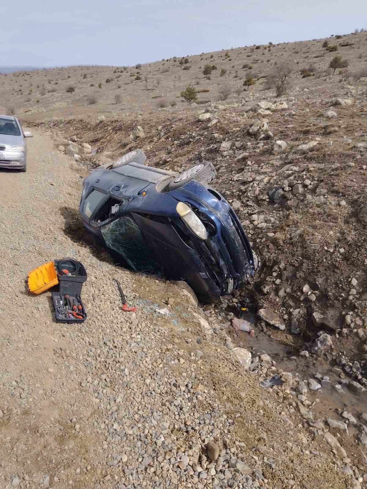 Yayla yolunda kontrolden çıkan otomobil şarampole yuvarlandı: 2 yaralı