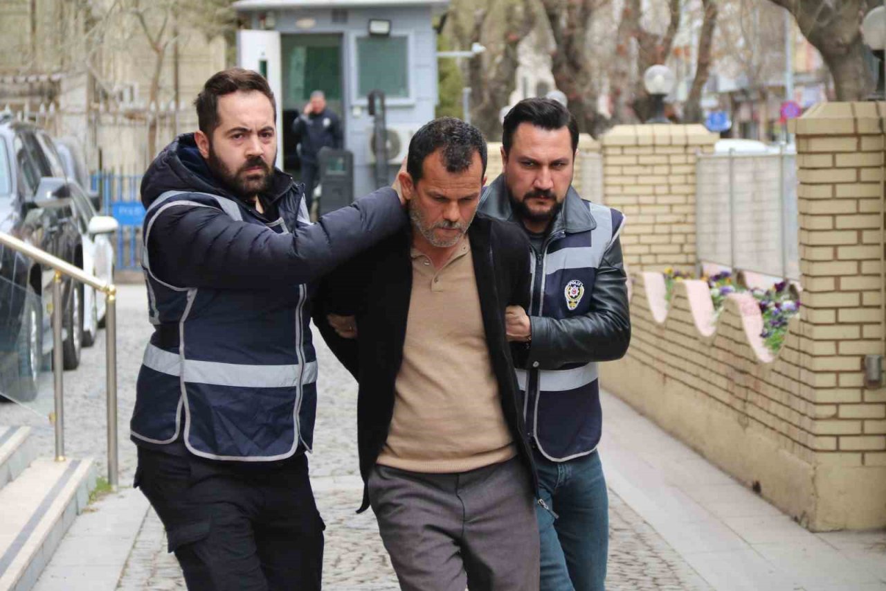 Bursa’da 2 kardeşin ve polis memurunun ölümüyle ilgili aranan şüpheli Eskişehir’de yakalandı