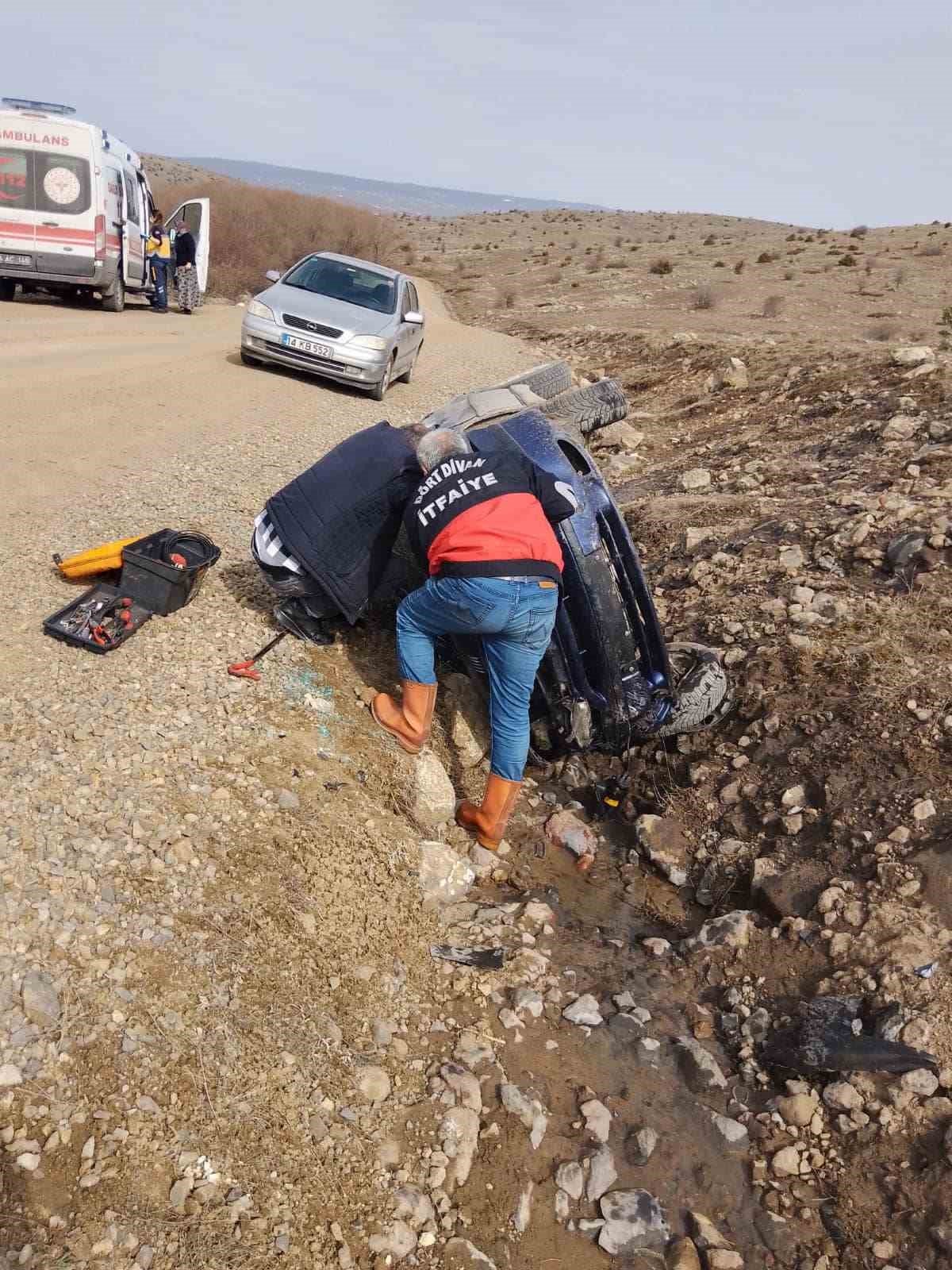 Yayla yolunda kontrolden çıkan otomobil şarampole yuvarlandı: 2 yaralı