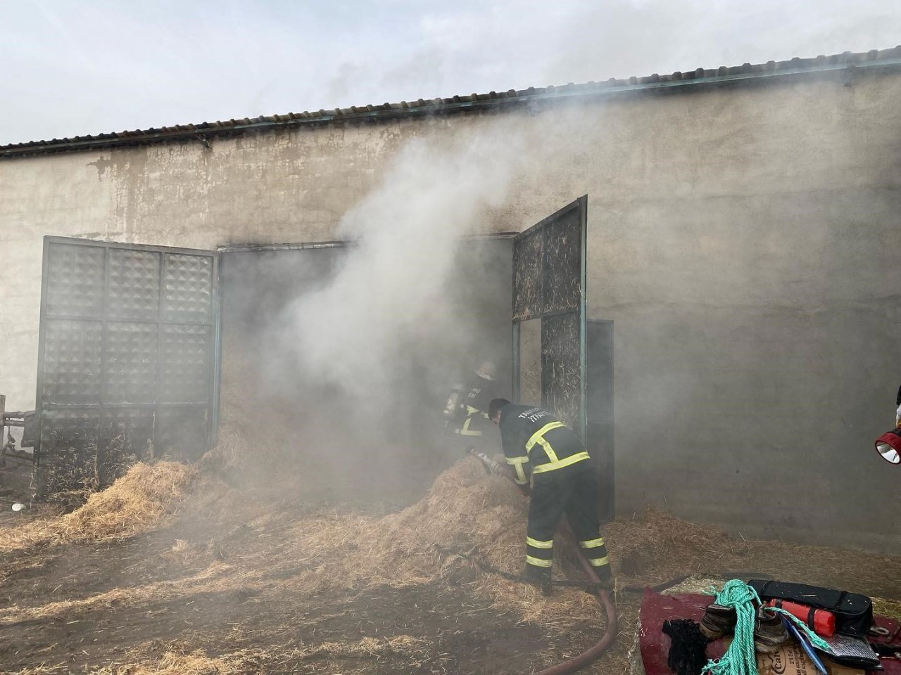 Kastamonu’da hayvan çiftliğinde çıkan yangın büyümeden söndürüldü