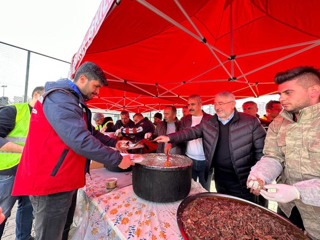 500 yıllık saray yemeği bu kez depremzedeler için hazırlandı