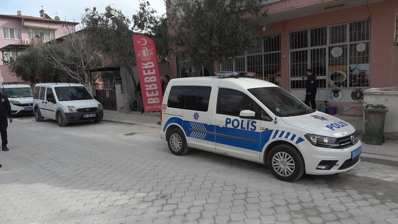 Sokak ortasında sırtından vuruldu