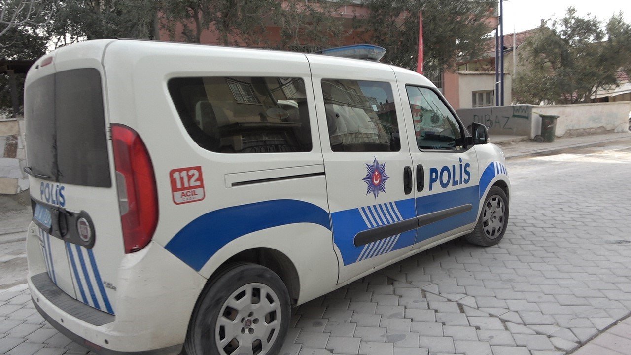 Sokak ortasında sırtından vuruldu