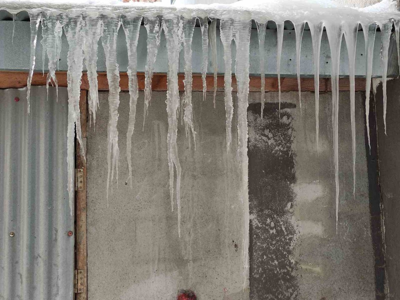 Göle eksi 21,3 derece: Araçlar soğuktan çalışmadı