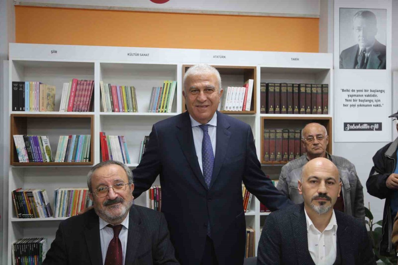 Efeler Belediyesi 10’uncu Kitap Kafe kapılarını hizmete açtı