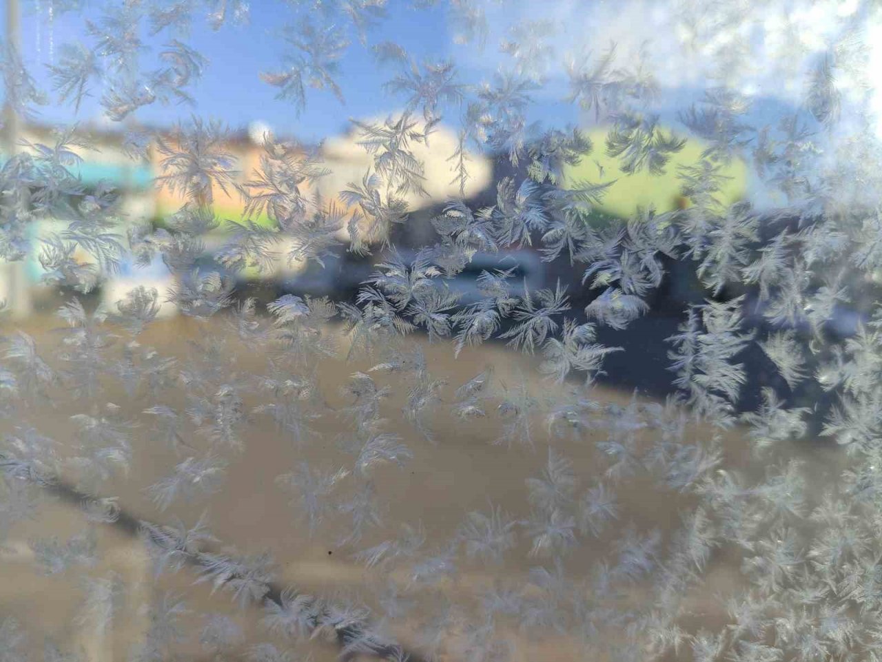 Göle eksi 21,3 derece: Araçlar soğuktan çalışmadı