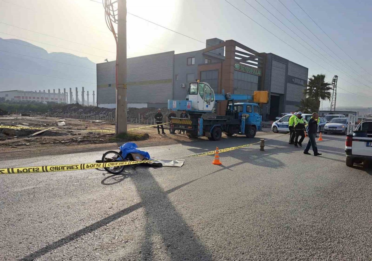 İş makinesinin çarptığı bisikletli şahıs öldü
