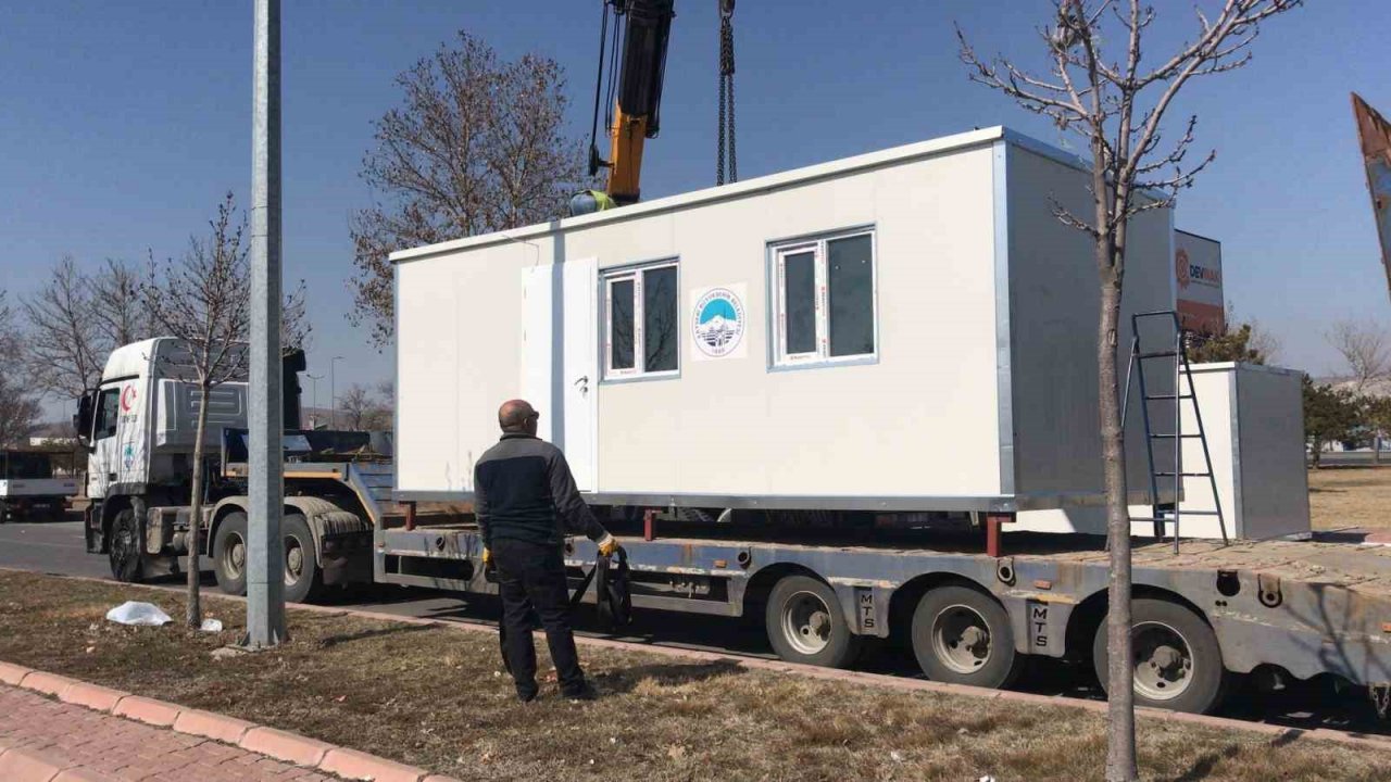 Sarız’a 5 adet konteyner