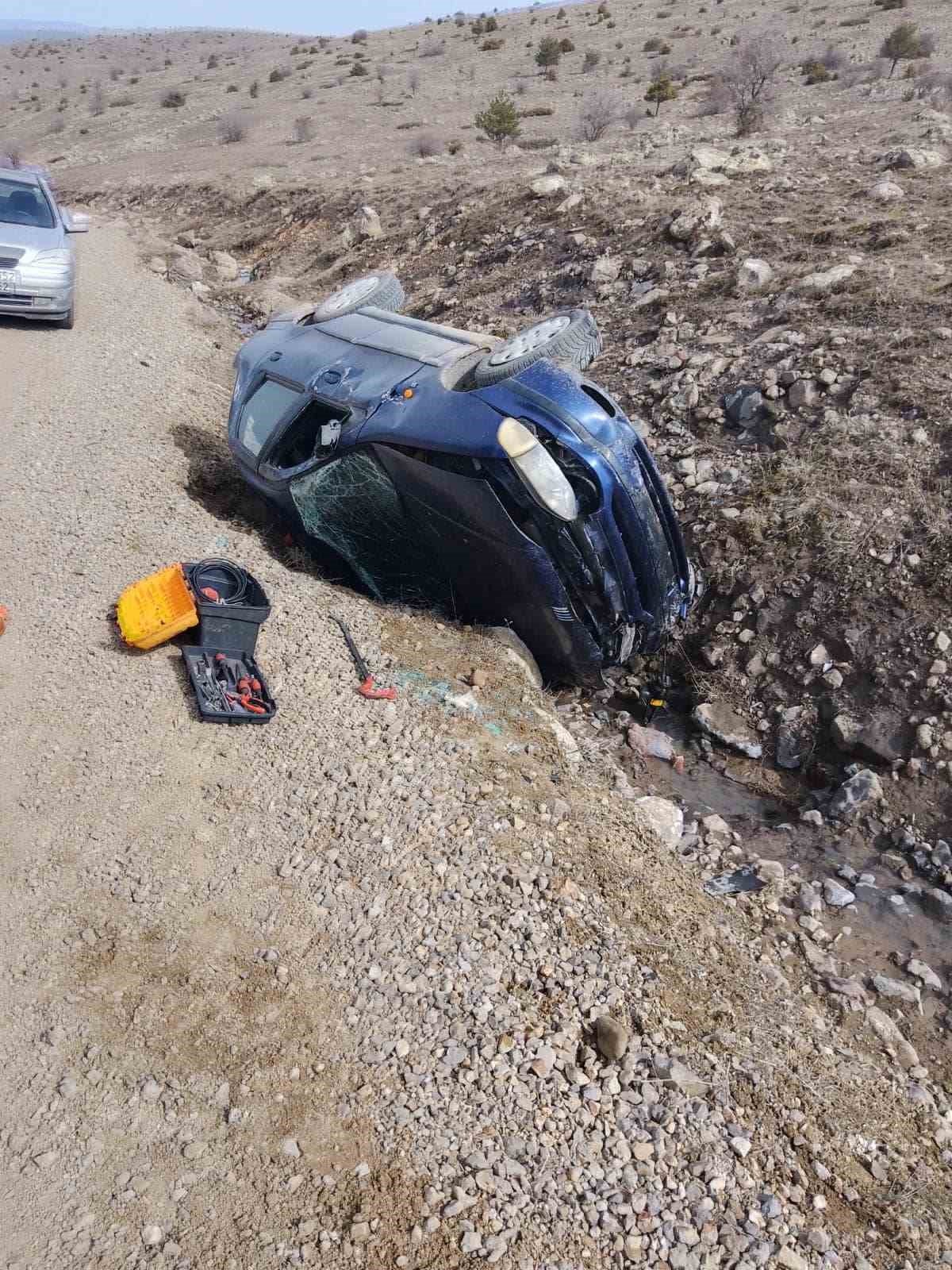 Yayla yolunda kontrolden çıkan otomobil şarampole yuvarlandı: 2 yaralı