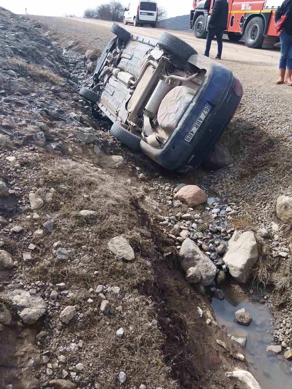 Yayla yolunda kontrolden çıkan otomobil şarampole yuvarlandı: 2 yaralı