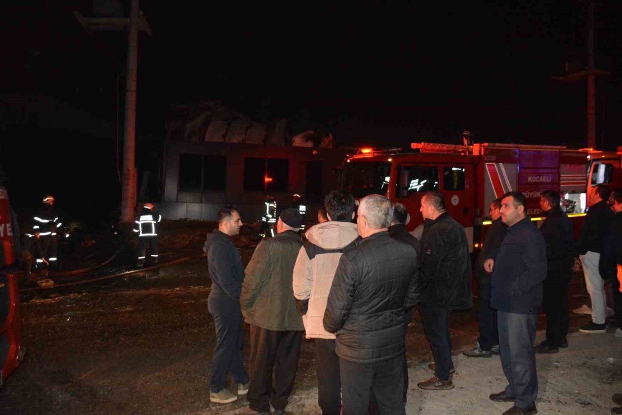 Plastik geri dönüşüm fabrikasında çıkan yangın söndürüldü