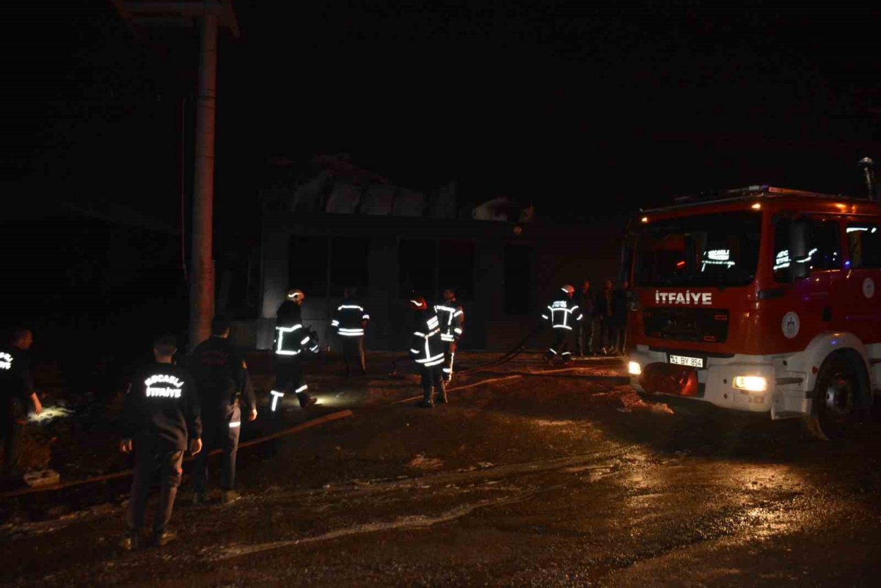 Plastik geri dönüşüm fabrikasında çıkan yangın söndürüldü