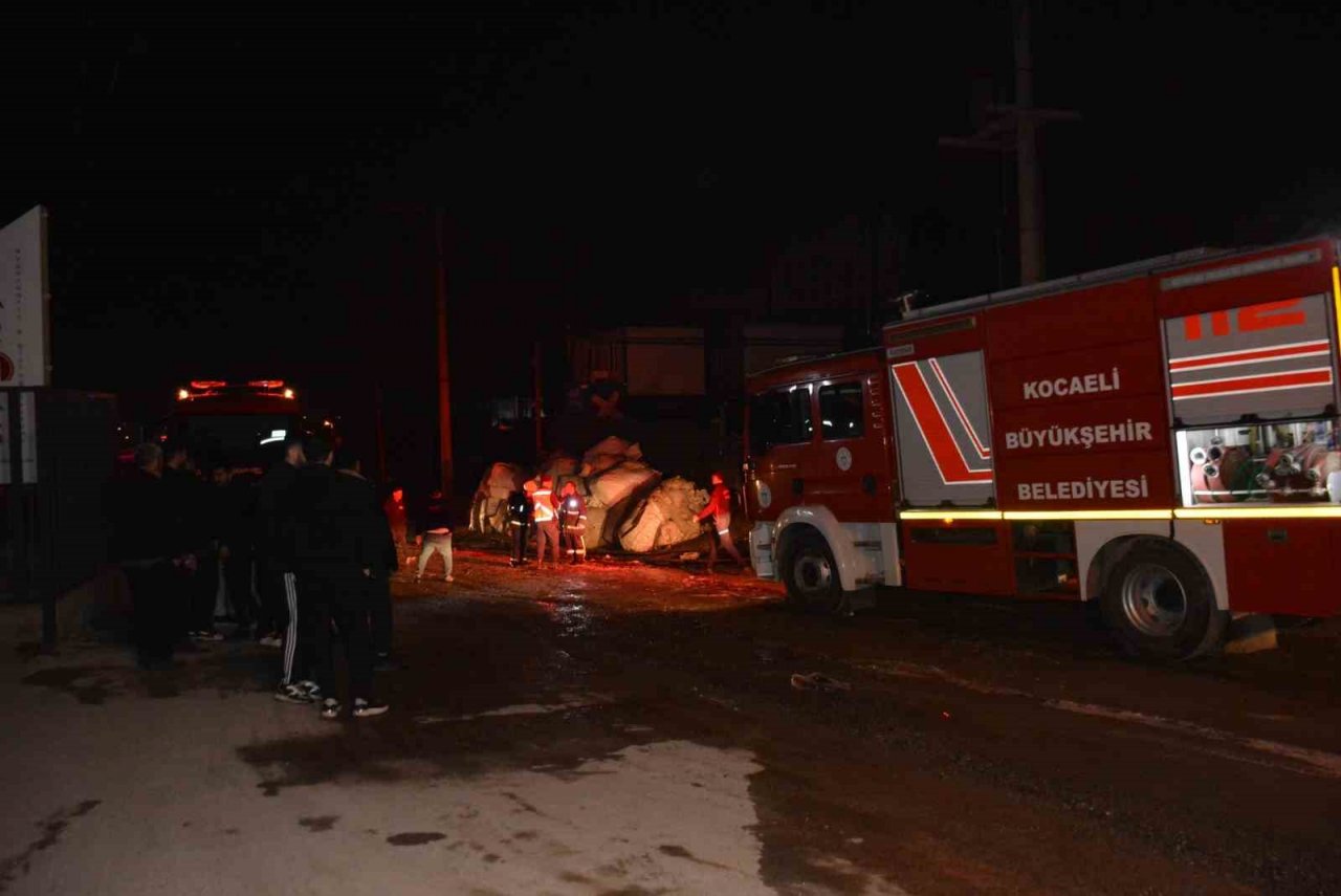 Plastik geri dönüşüm fabrikasında çıkan yangın söndürüldü