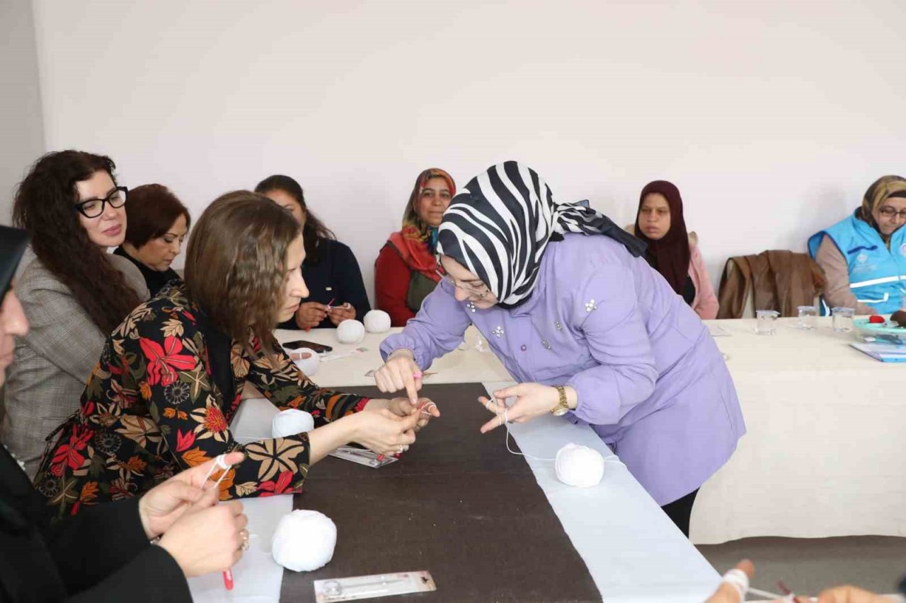 Kütahya’da depremzede kadınlar için oyuncak bebek yapım kursu