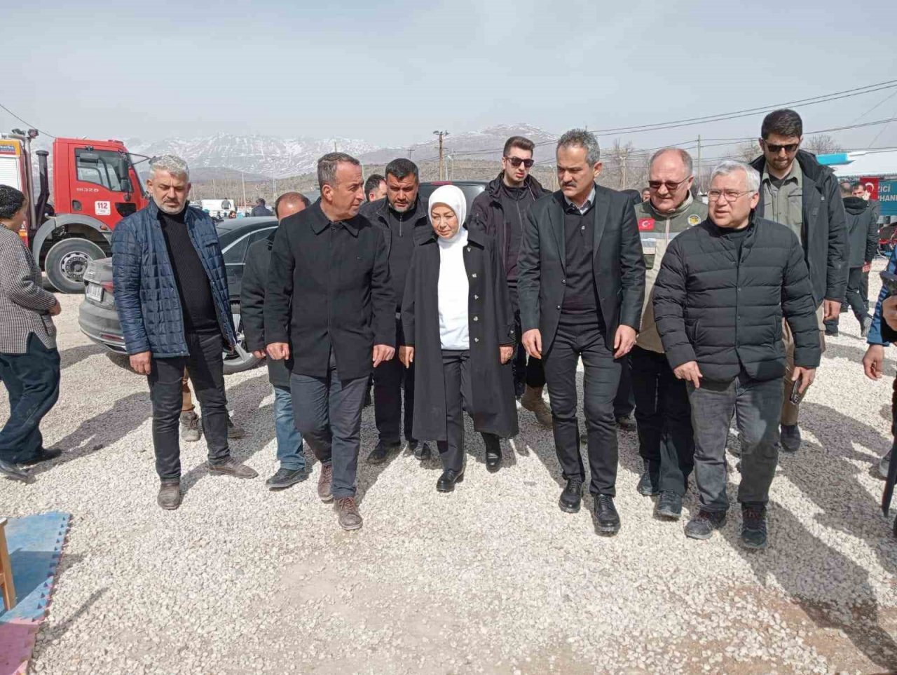 Bakan Özer, Doğanşehir’de konteyner kenti ziyaret etti
