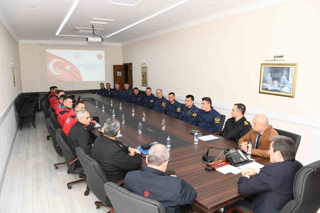 Vali Tavlı arama kurtarma timleri ile bir araya geldi