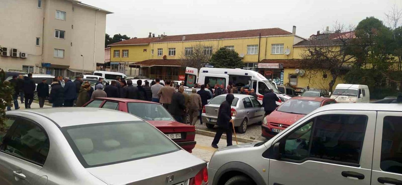 Duruşma sonrası davalılar otoparkta tartıştı, baltayla kafasından yaraladı