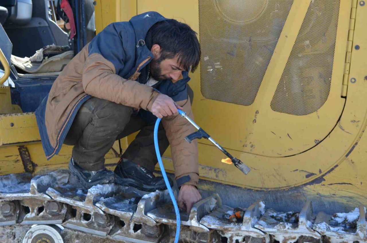 Şırnak’ta kapalı yayla yolları 10 günlük çalışmayla açıldı