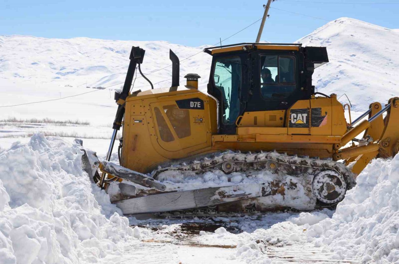 Şırnak’ta kapalı yayla yolları 10 günlük çalışmayla açıldı