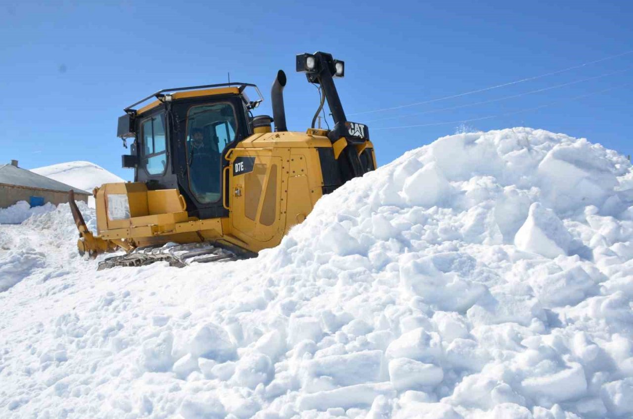 Şırnak’ta kapalı yayla yolları 10 günlük çalışmayla açıldı
