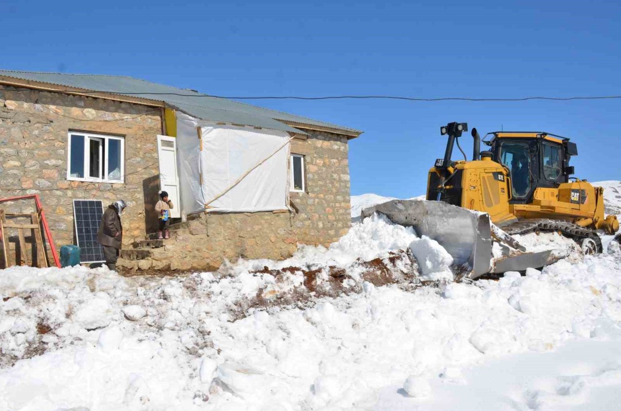 Şırnak’ta kapalı yayla yolları 10 günlük çalışmayla açıldı