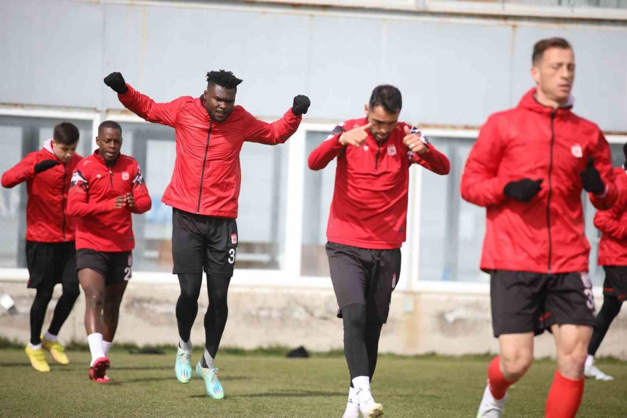 Sivasspor’da Fatih Karagümrük mesaisi