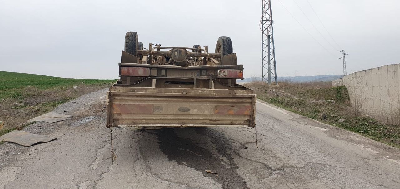 Susurluk’ta takla atan kamyonet sürücüsü yaralandı