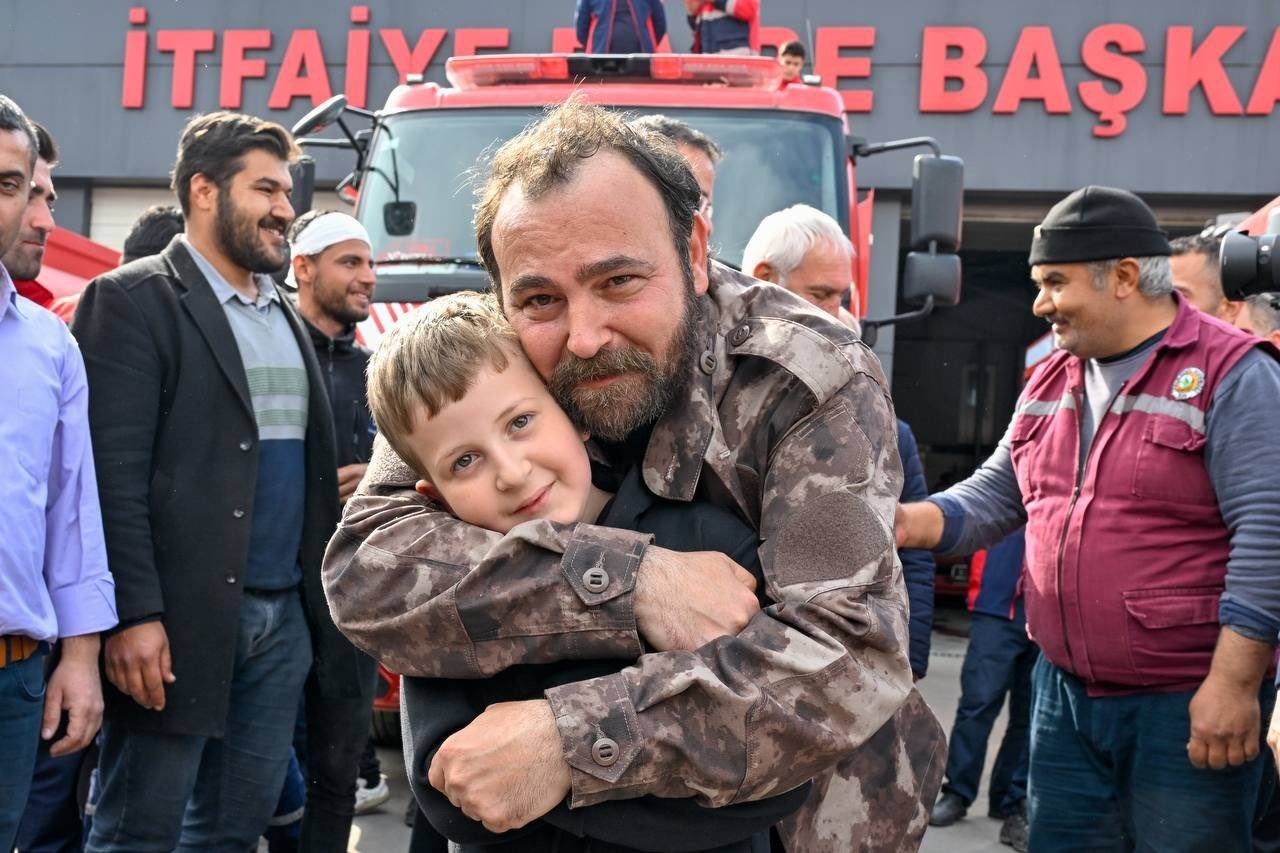 Ünlü oyuncular deprem bölgesinde