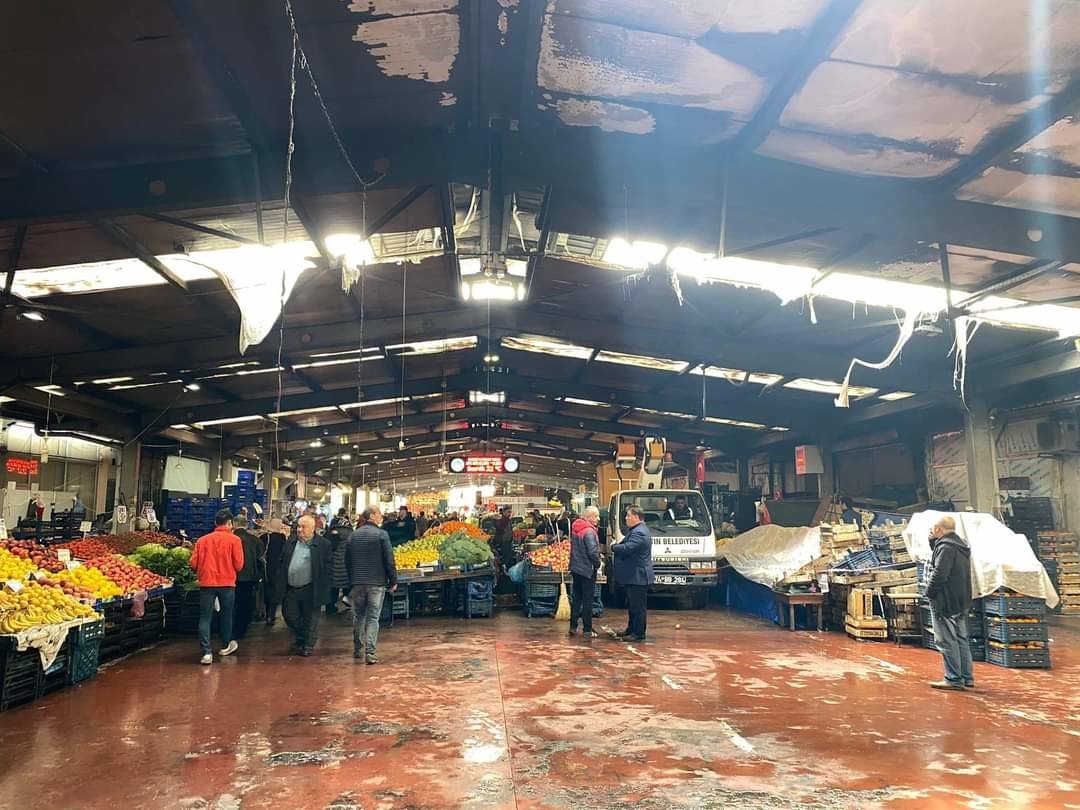 Pazar yerinde yangın çıkaran zanlı yakalandı