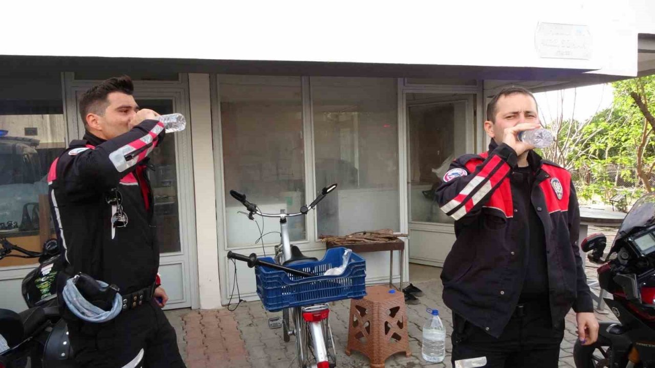 Kriz geçirip evi ateşe verdi, müdahale için gelen ekiplere ecel teri döktürdü