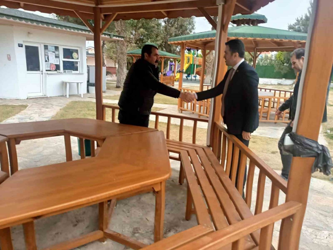 Müdür Turan, depremzedelerin acılarına ortak oldu