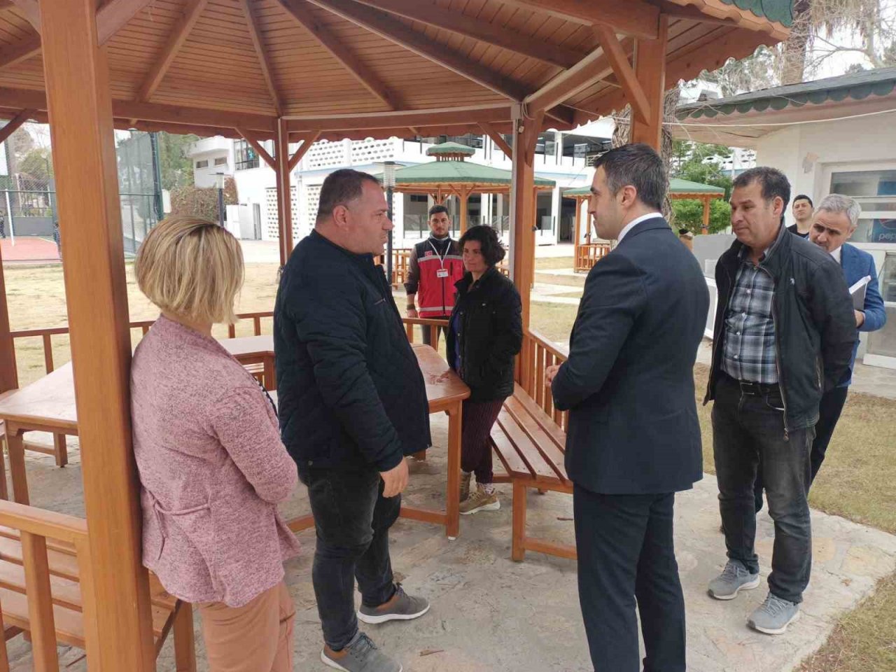 Müdür Turan, depremzedelerin acılarına ortak oldu