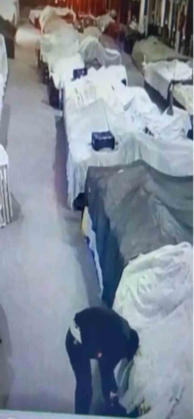 Kundaklama anı güvenlik kamerasında