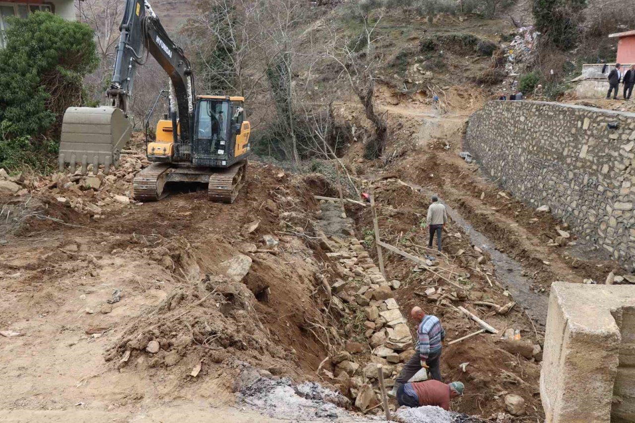 Başkan Özcan, Kahvederesi’ndeki çalışmaları inceledi