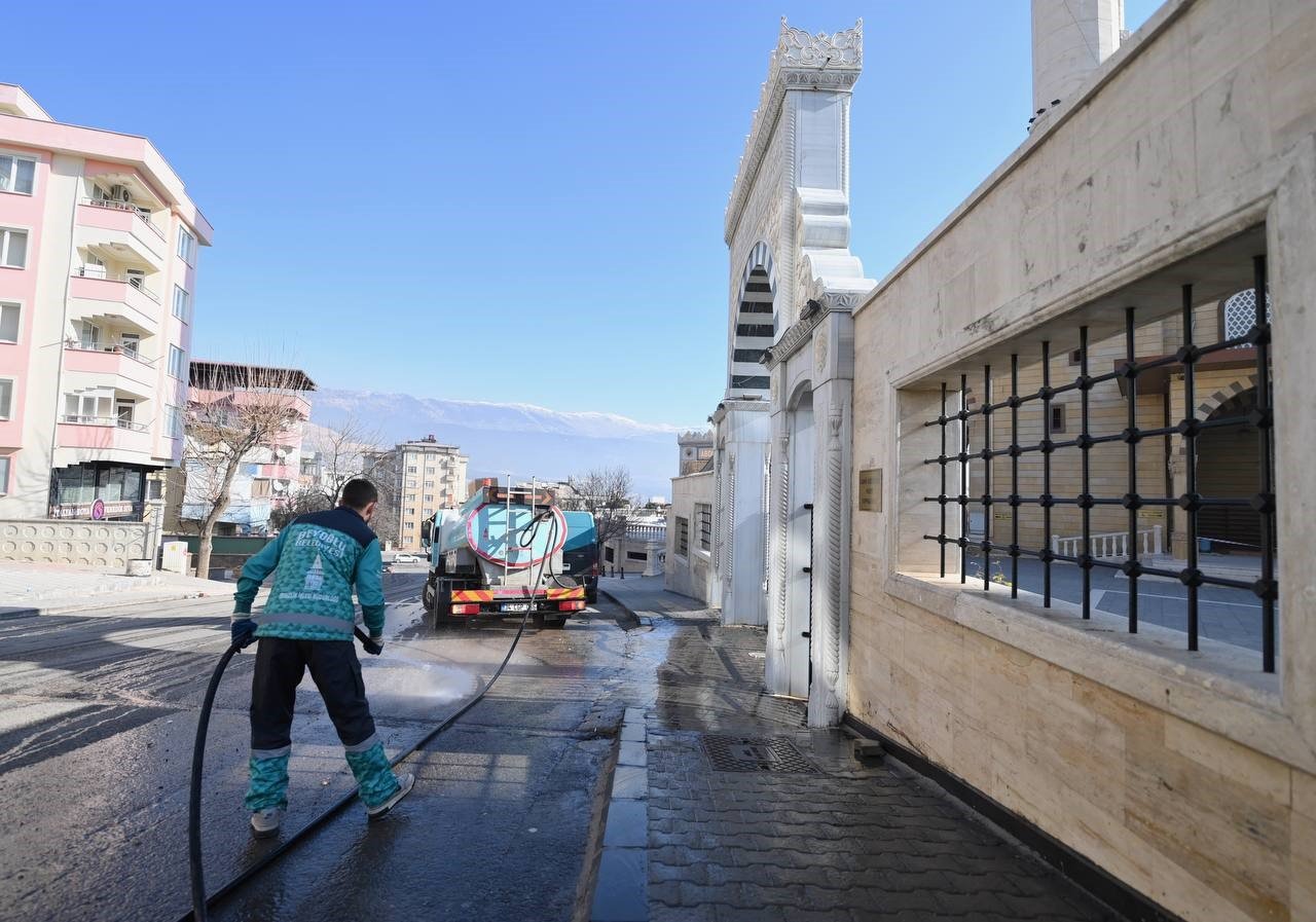 Beyoğlu Belediyesi Kahramanmaraş’ta temizlik çalışmalarına destek veriyor