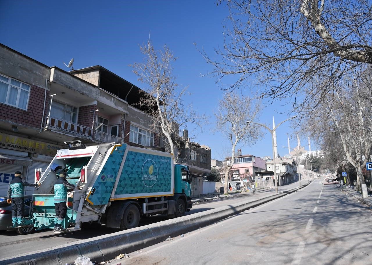 Beyoğlu Belediyesi Kahramanmaraş’ta temizlik çalışmalarına destek veriyor
