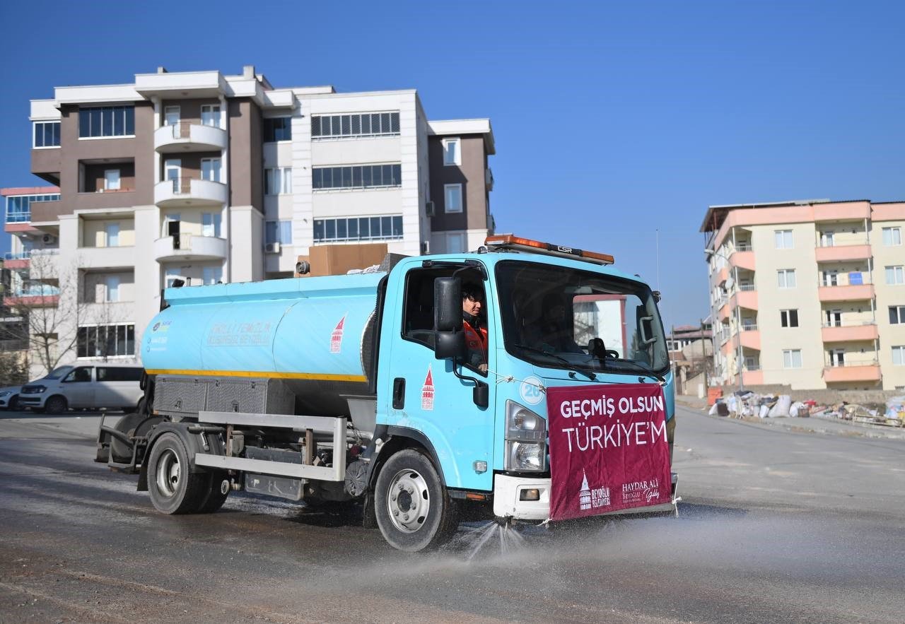 Beyoğlu Belediyesi Kahramanmaraş’ta temizlik çalışmalarına destek veriyor