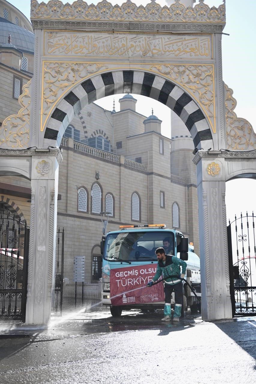 Beyoğlu Belediyesi Kahramanmaraş’ta temizlik çalışmalarına destek veriyor