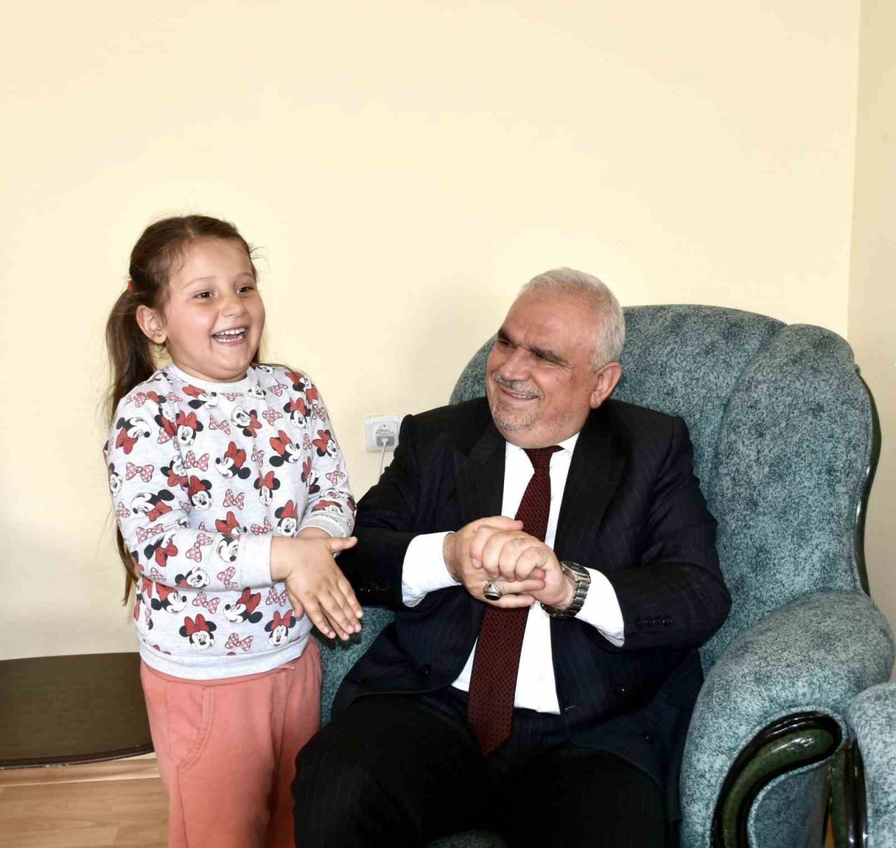 Müftü Erhun depremzede ailelerle bir araya geldi