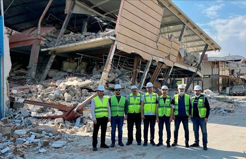 BUÜ’lü mühendislerden deprem bölgesinde inceleme