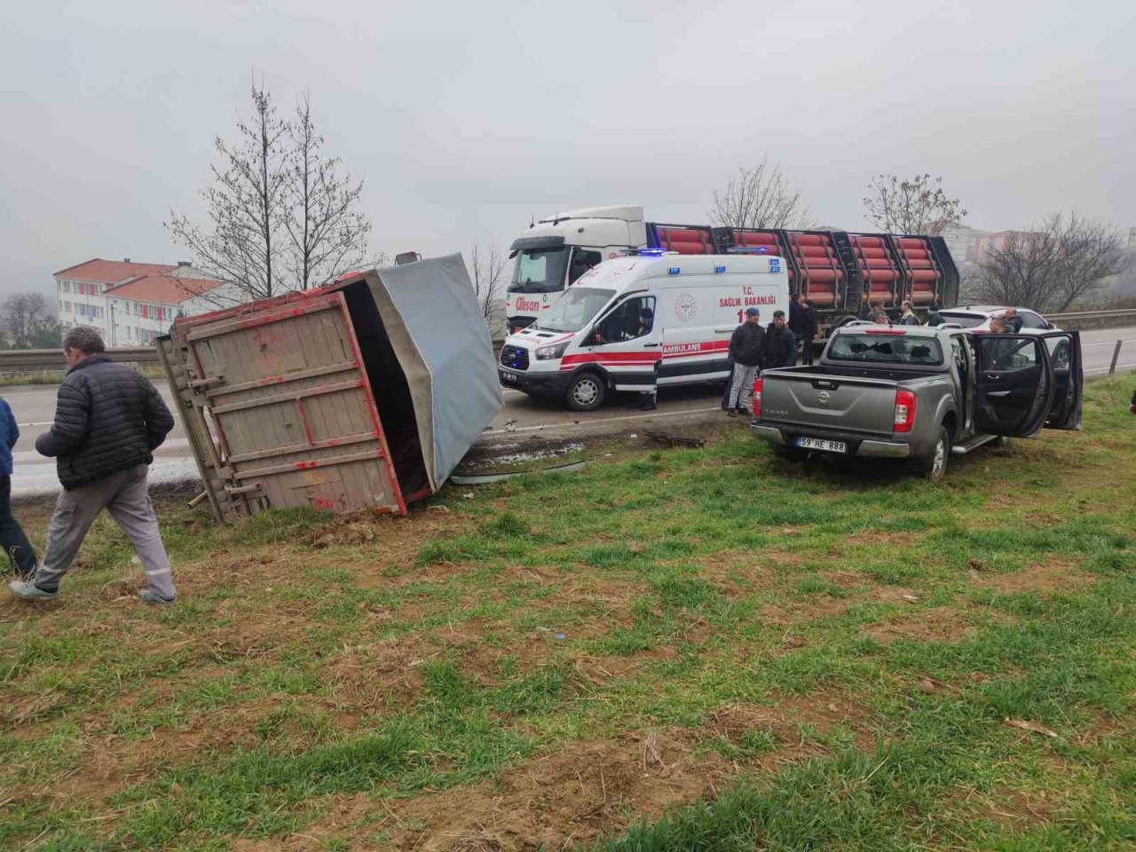 Tekirdağ’da kamyon ile hafif ticari araç çarpıştı: 2 yaralı