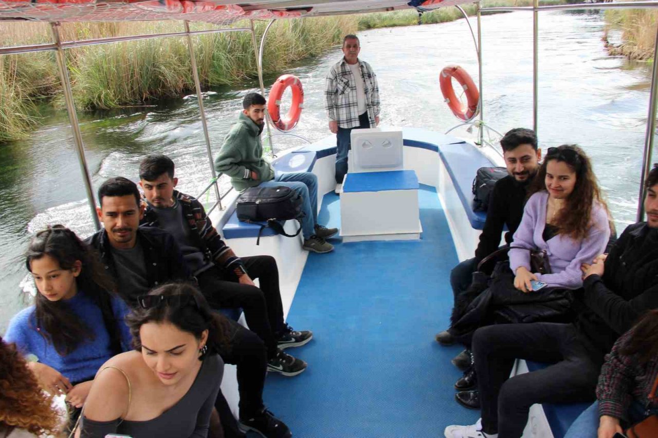 Su ve kuş sesi eşliğinde Kadın Azmağı’nda tekne turu