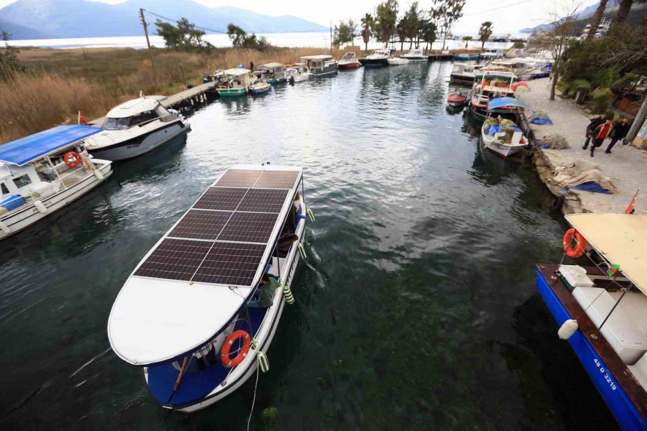Su ve kuş sesi eşliğinde Kadın Azmağı’nda tekne turu