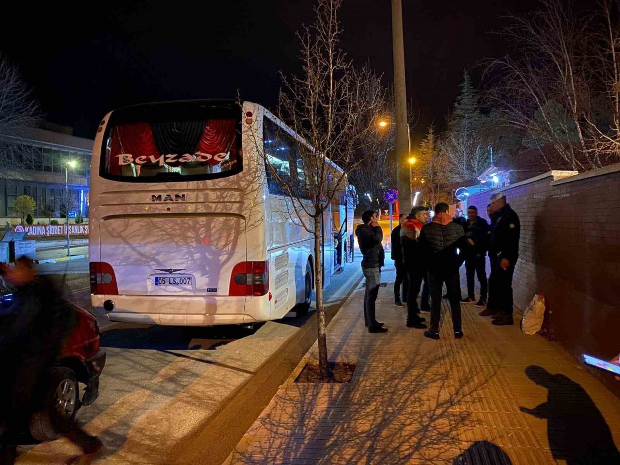Bekçiler deprem bölgesine gitti