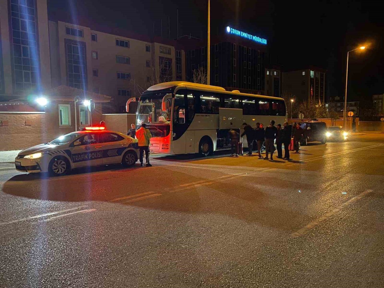 Bekçiler deprem bölgesine gitti