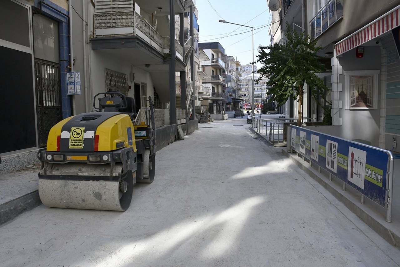 Kuşadası’nda Cumhuriyet Mahallesi’nin yedi sokağı yenilendi