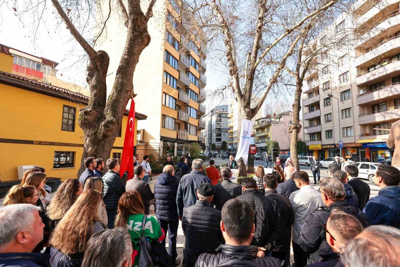 Büyükşehir usta halk ozanı Özay Gönlüm’ü unutmuyor