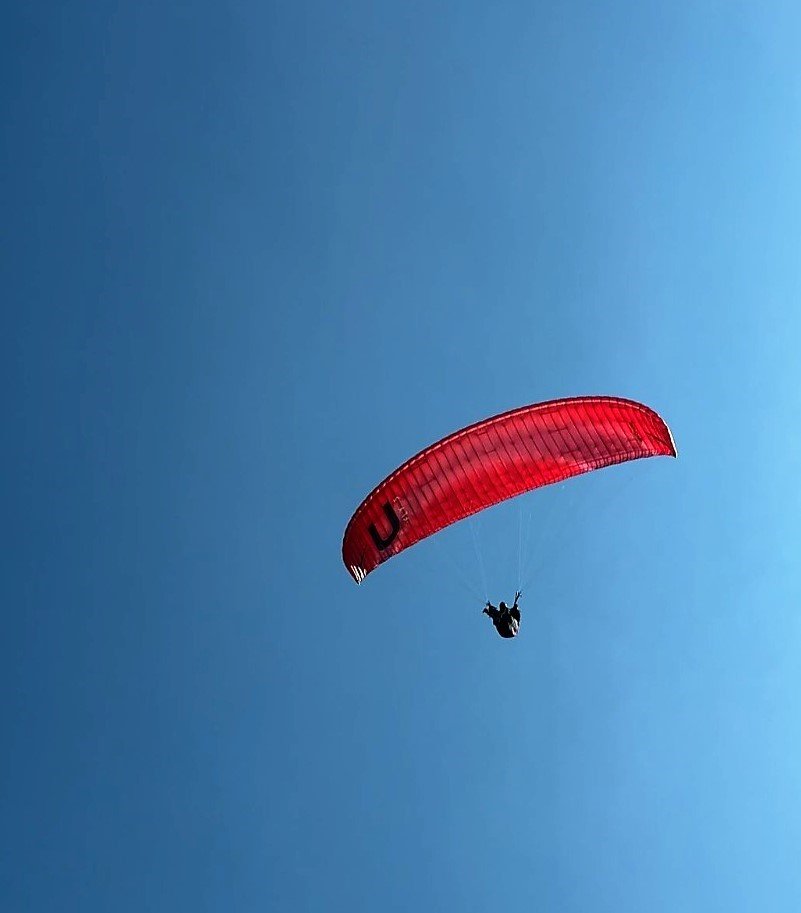 Deprem şehitleri 380 metre yüksekte anıldı