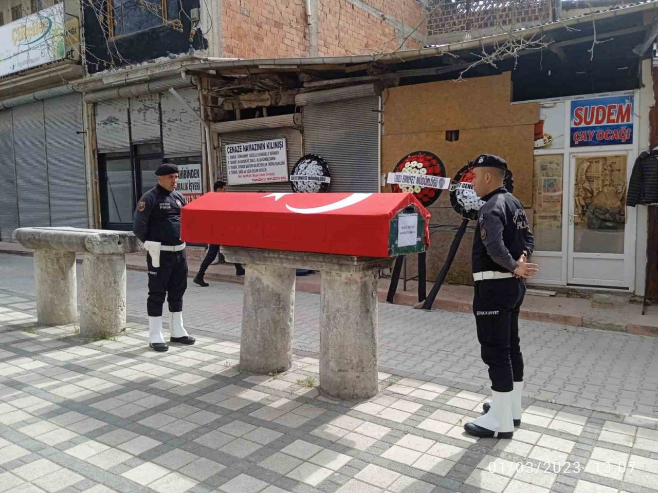 Kalp kirizinden vefat eden polis memuru gözyaşları arasında toprağa verildi