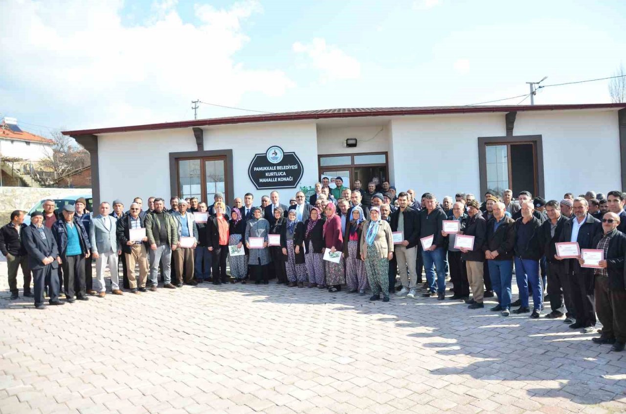 Kekik mektebini başarıyla tamamlayan çiftçiler sertifikalı oldu